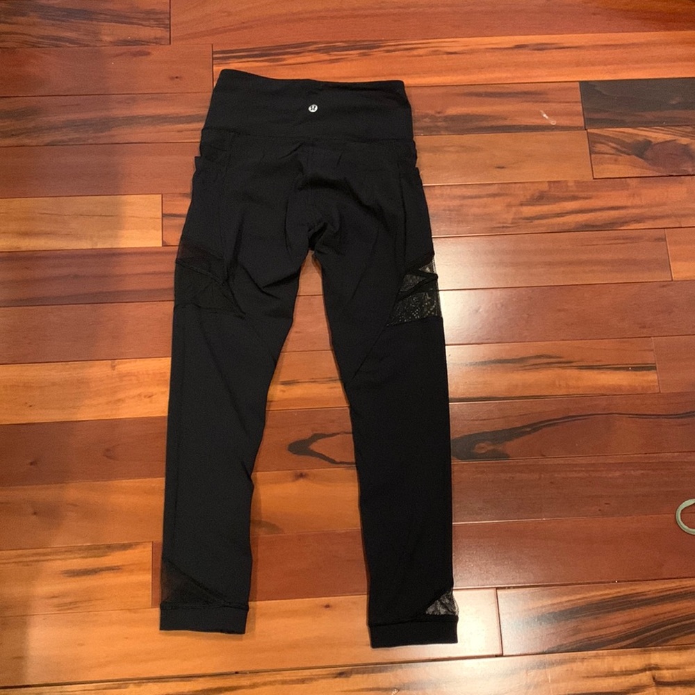 Womens size 4 black lululemon capri leggings.